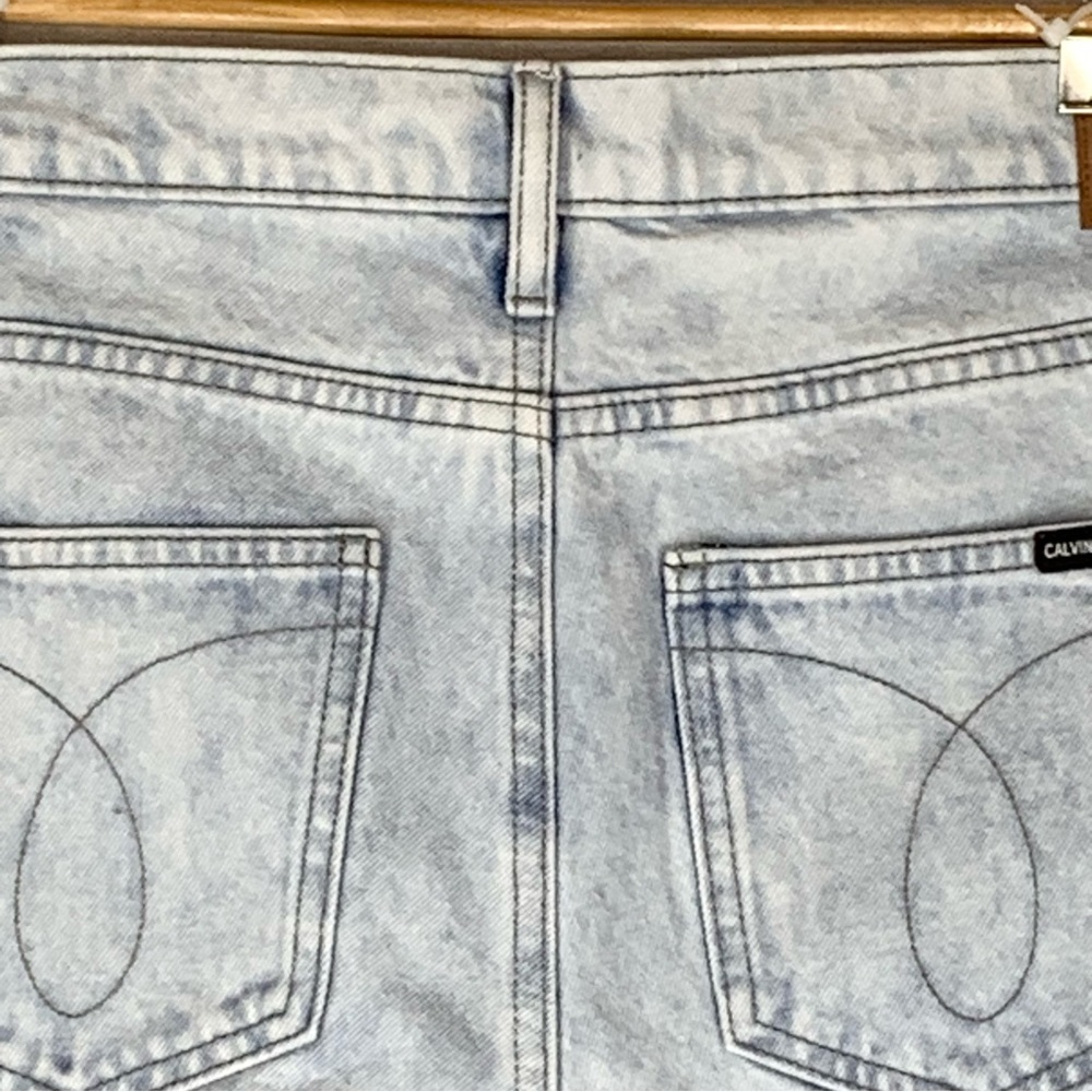 Calvin Klein~NWT~Women’s Mid Rise Slim‎ Boyfriend Light Wash Jeans~Sz 31 - Picture 9 of 15